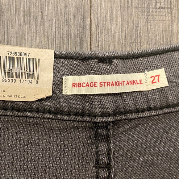 NWT Levi's Ribcage Straight Ankle Button Fly Jeans - Picture 8 of 10